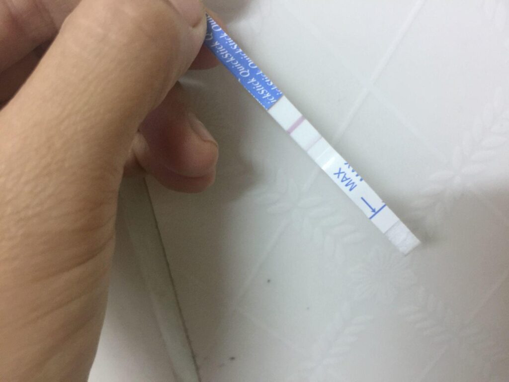 Dấu hiệu có thai sau quan hệ hai ngày, que thử thai hai vạch