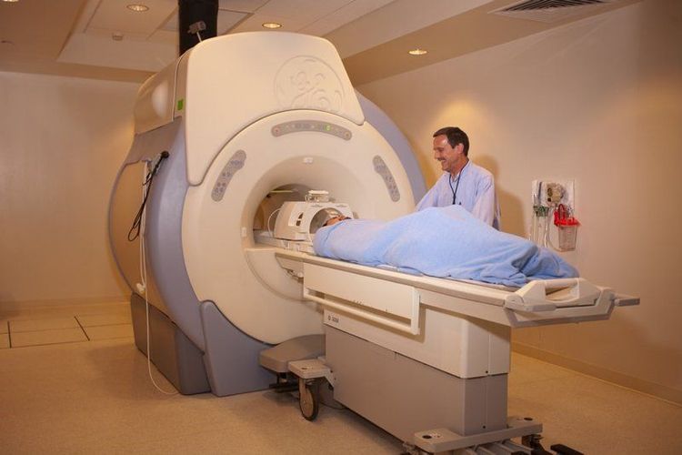 Chụp cộng hưởng từ não là một công cụ chẩn đoán hình ảnh vô cùng giá trị và được ứng dụng rộng rãi