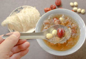 Mổ u tuyến giáp ăn yến được không